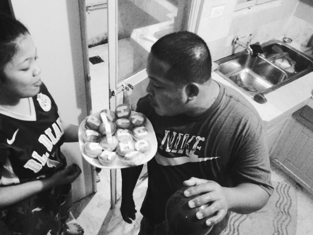 Charinuuuuh's tweet photo. Happy Bday to my Dad! (Yes, he was born on nov.1 and who cares! It's not his fault anwy) Love you! 🎈🎂🎉 #lastminprep https://t.co/nnVN7UyUdF