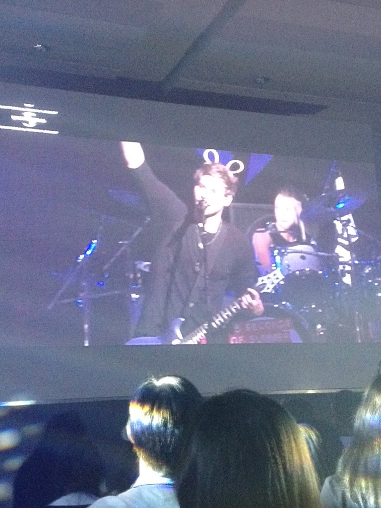 giacday's tweet photo. FUCKING CONCERT FEELS! Can't wait to see you live, boys 💓💓💋 #5SOSNBSManila #TheNewBrokenScene #5sos #Derpcon2 https://t.co/rxlAVXbyHR