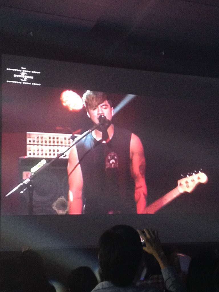 giacday's tweet photo. FUCKING CONCERT FEELS! Can't wait to see you live, boys 💓💓💋 #5SOSNBSManila #TheNewBrokenScene #5sos #Derpcon2 https://t.co/rxlAVXbyHR