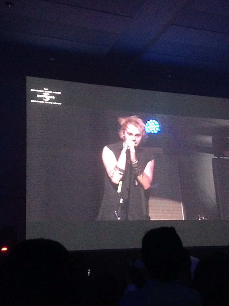 giacday's tweet photo. FUCKING CONCERT FEELS! Can't wait to see you live, boys 💓💓💋 #5SOSNBSManila #TheNewBrokenScene #5sos #Derpcon2 https://t.co/rxlAVXbyHR