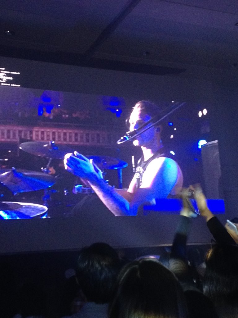giacday's tweet photo. FUCKING CONCERT FEELS! Can't wait to see you live, boys 💓💓💋 #5SOSNBSManila #TheNewBrokenScene #5sos #Derpcon2 https://t.co/rxlAVXbyHR