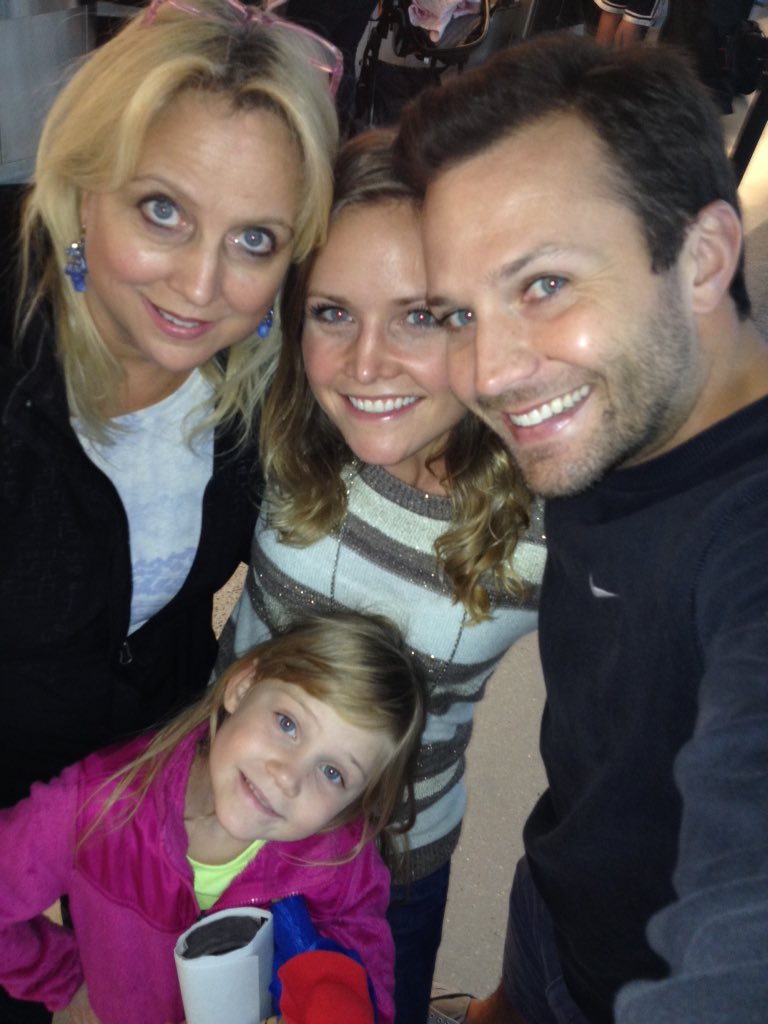 amunsell11's tweet photo. So great getting to see my sweet family at the same time! @KingCoopCong https://t.co/KtaIZ9YTsj
