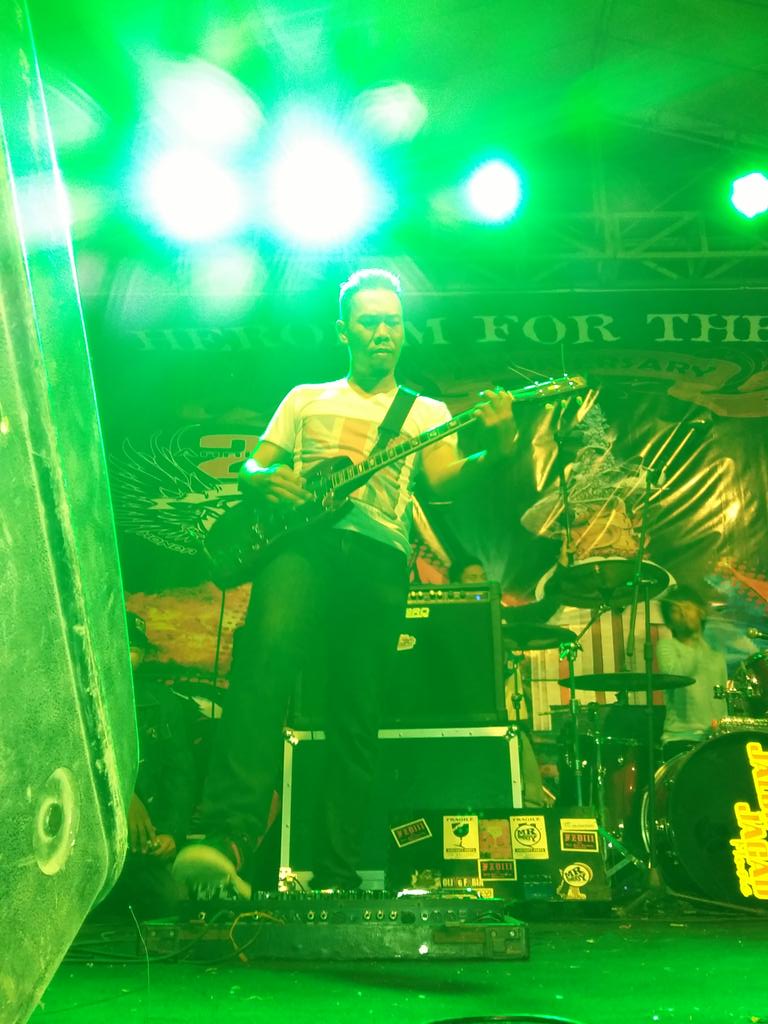 YouAndMe_Rock's tweet photo. Last Night at Lap.Sadeng Kletek @Kotasidoarjo ... *Pecahhhhhh.... https://t.co/J3jPibP3eB