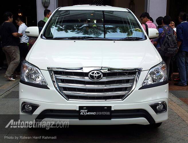 AutonetMagz's tweet photo. Cuci gudang, Innova &amp; Fortuner diskon 30 juta di #JAS2015! >> https://t.co/6T8ltnYxGL @ToyotaID @JakartaAutoShow https://t.co/4pu9WcxApw