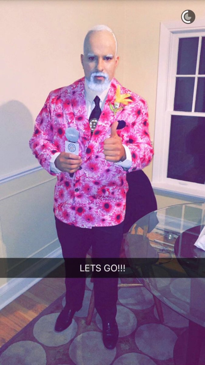amesch10's tweet photo. @CoachsCornerCBC best Halloween costume of the Greatest Coach Ever @davescams https://t.co/ZGw4XvhTRC