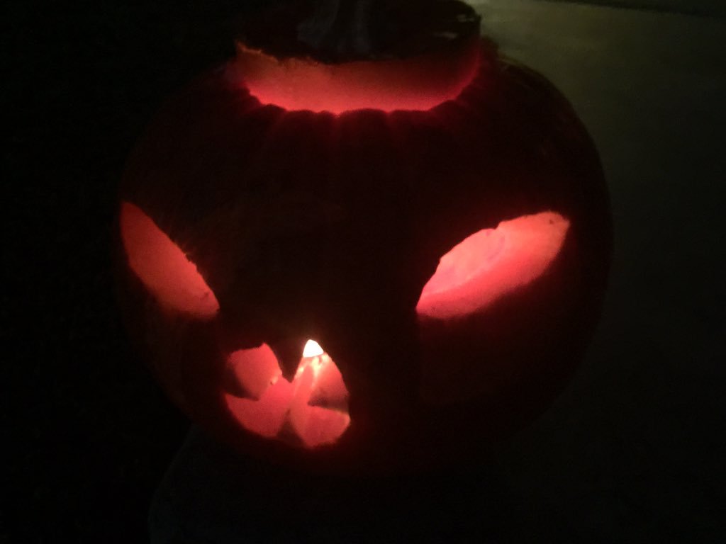 cirquelar's tweet photo. HHHEEERRRREEEESSSS JJJAAACCCKKKK!!!! #olantern #HappyHalloween https://t.co/NxUlw48Bzw