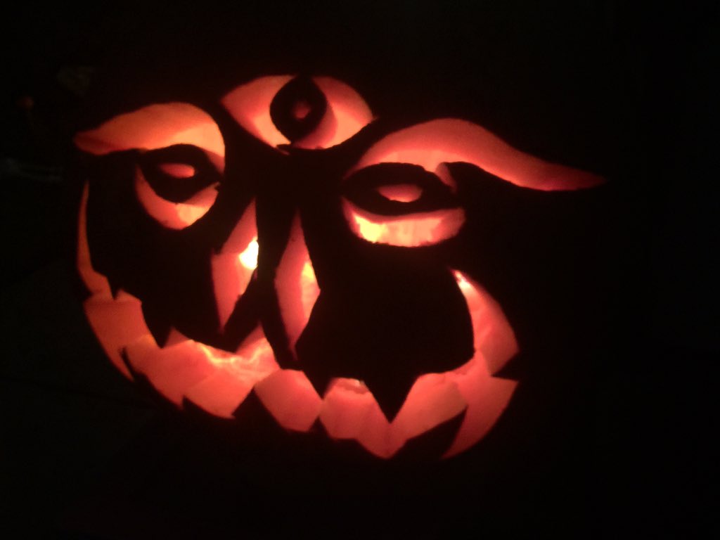 cirquelar's tweet photo. HHHEEERRRREEEESSSS JJJAAACCCKKKK!!!! #olantern #HappyHalloween https://t.co/NxUlw48Bzw