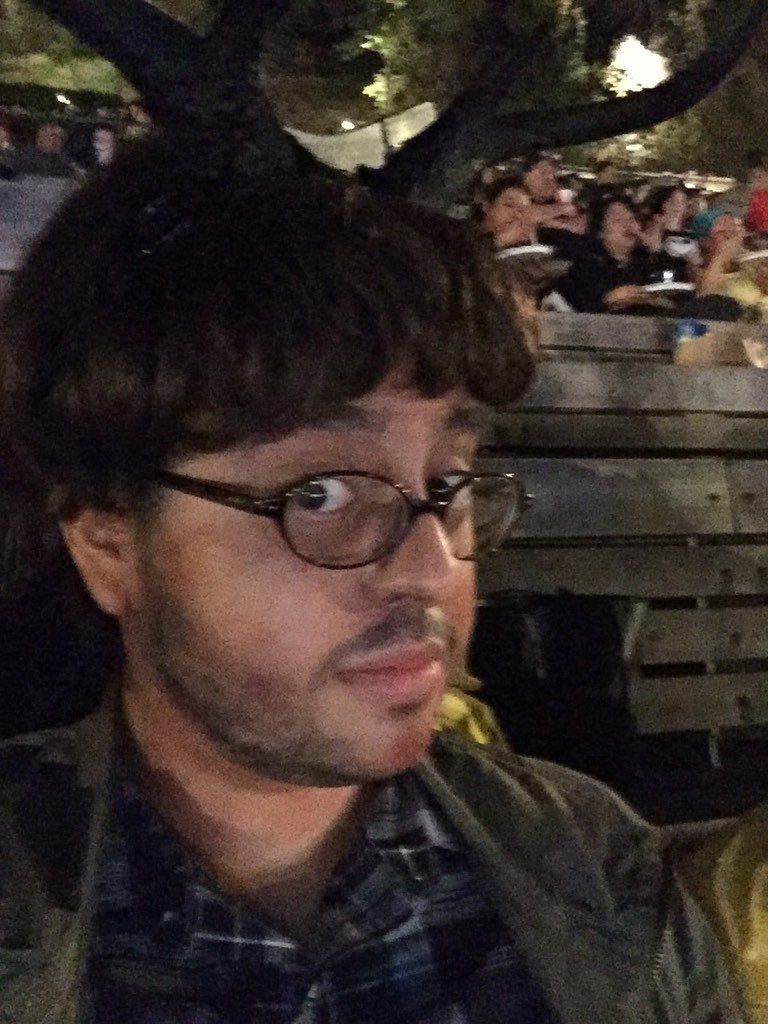 RoboRoxy's tweet photo. Enjoying #Halloween @HollywoodBowl as an antlered Will Graham! @BryanFuller #hannibal https://t.co/RxvZF6H56h