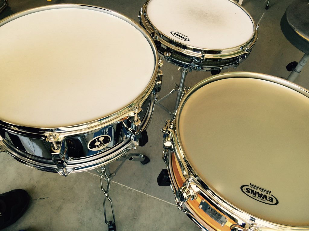 genkickit's tweet photo. Trio 👪 @sonor_drums @EvansDrumheads @dwdrums @YamahaDrums #gibraltar and #inamicustomdrums #icd #drumfam https://t.co/4EZcLLOjbc