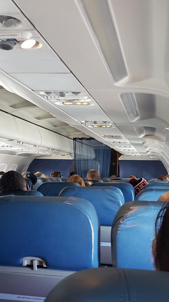 saraalison75's tweet photo. This should be open. It's called civil rights. This is the 90s. #meshcurtain #delta https://t.co/865y8NLqjk