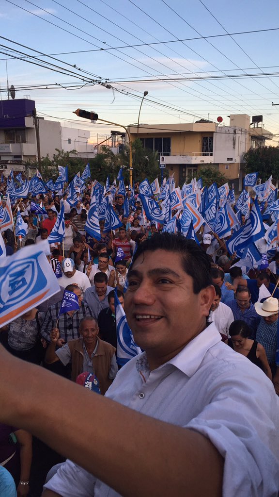 SOFIA_SC_'s tweet photo. #FiestaPorLaDemocracia los mejores ánimos #Colima por la anulación de la elección  @GustavoMadero @JL_Preciado_ https://t.co/qUvhJSk1fQ