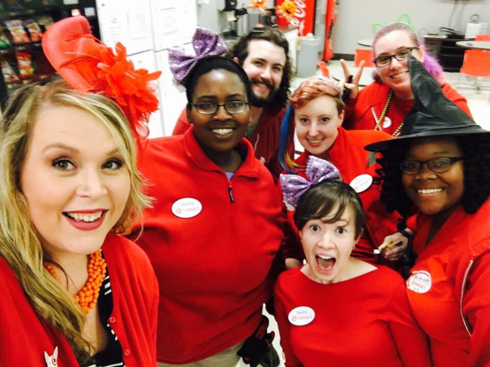 chandraharvey09's tweet photo. 1772 Smiling faces delivering brand for Halloween shoppers &amp; tomorrow's deal seekers! @d340mih @AmyMaigret https://t.co/tmJ03c5KPj