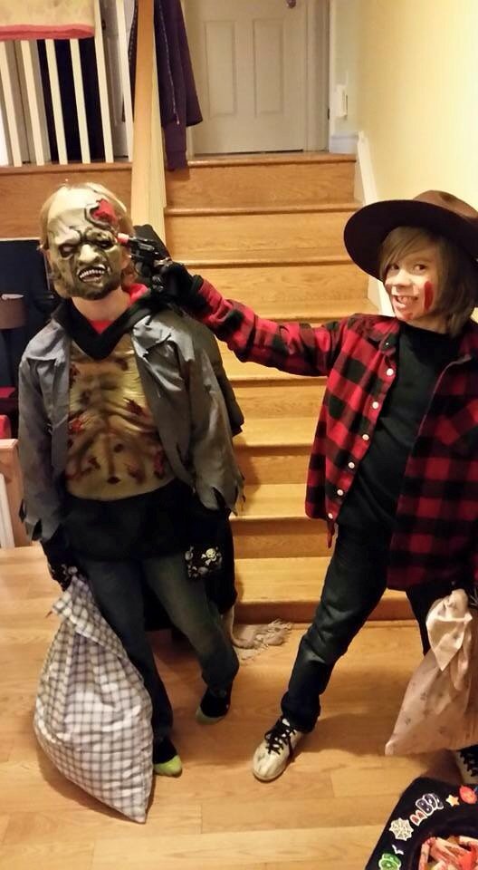 MDeFazio's tweet photo. @WalkingDead_AMC @TheWalkingDead  @ChandlerRiggs  @JerrettDefazio #HappyHalloween https://t.co/Uq4XsQjlSu