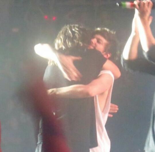 Shamii1D's tweet photo. SIEMPRE QUISE ESTAS FOTOS REALES Y NO CON PHOTOSHOP, YA ME PUEDO MORIR EN PAZ !
#LarryHug
#OTRASheffield3 https://t.co/c63jbrlkO0