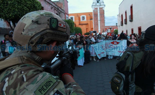 TlaxSintesis's tweet photo. Metrópoli Un éxito la @ZombieWalkTlax 2015 https://t.co/80O6YsJyJM https://t.co/BeqpcRq7Nc