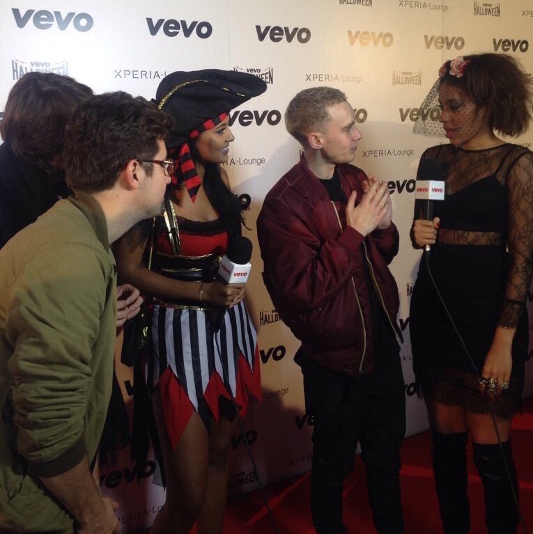 AngelaTung1's tweet image. Emre's outfit VS @alexander_olly 's underwear #GoodMatch