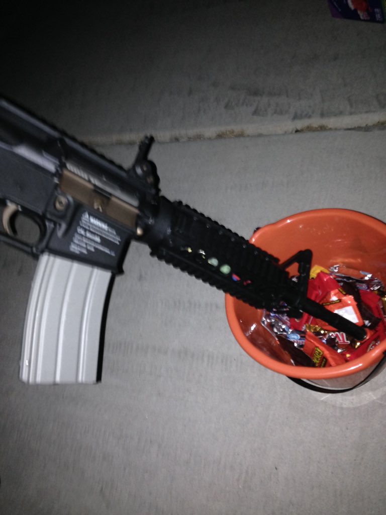 alexjessep's tweet image. Look what I found in my little brothers candy #checkyourcandy