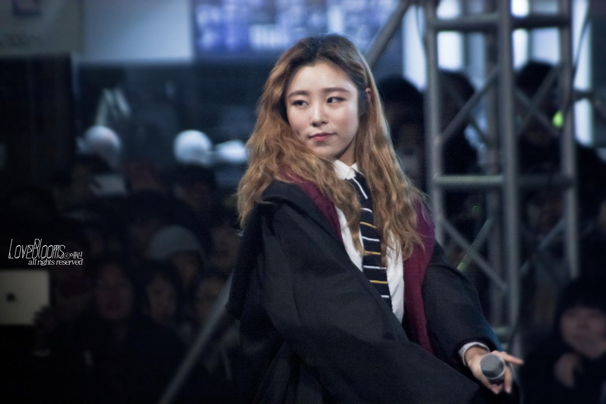 With_Wheein's tweet photo. 151031 Fantaken : Whee In at Ansan Town Tower (DL 12P : https://t.co/aGPP4xyWMv) https://t.co/tDUjmKu3kJ https://t.co/GSR8MDEEgl