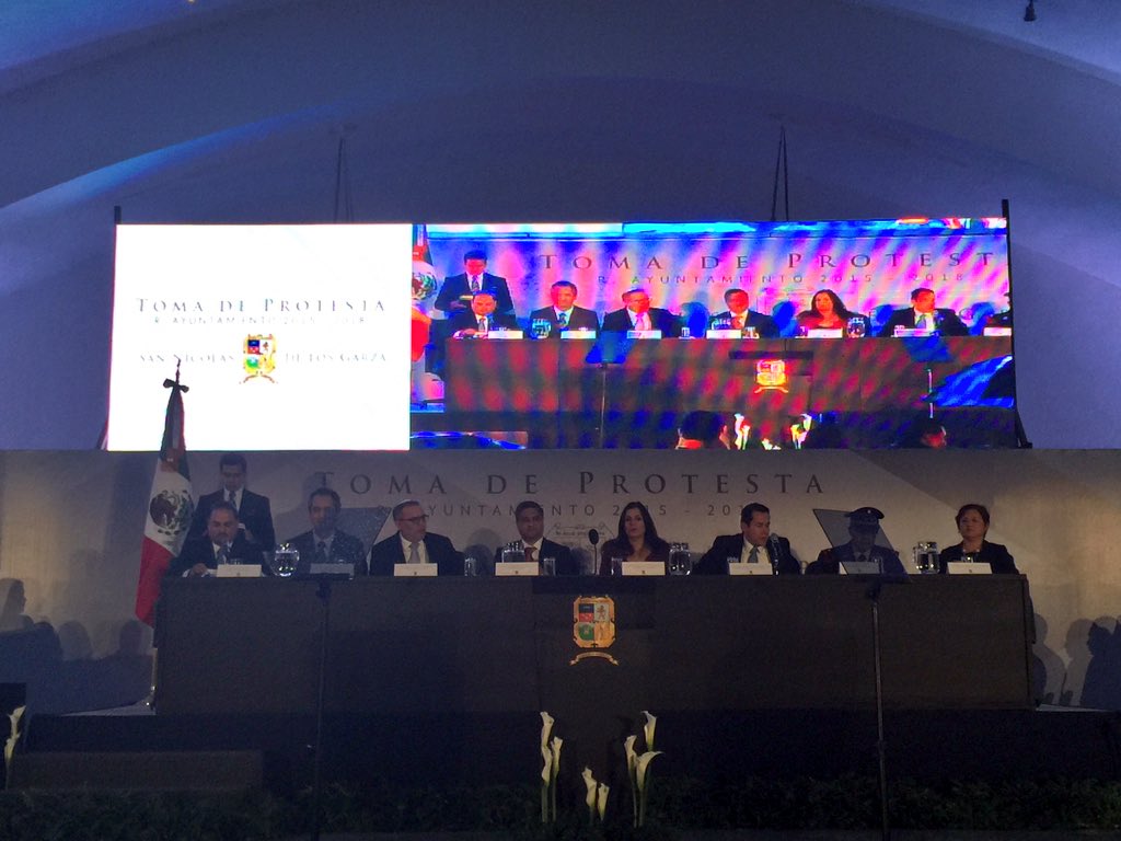 Estoy en la toma de protesta de ley al nuevo Ayuntamiento de San Nicolás para el período 2015-2018.