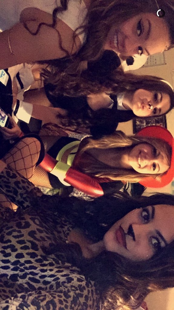 MartaSerranox's tweet photo. when you have a squad like mine u never fail to be as happy as I am @brrittanybalek @Michell3ann #twitterlessMonica https://t.co/RUN6onj99G