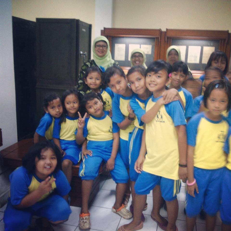 BRI_Museum's tweet photo. Kamis, 29 Oktober 2015. SDN 1 Pamijen, Sokaraja, Purwokerto. Study Outdoors. https://t.co/ftzqO3cO8Q