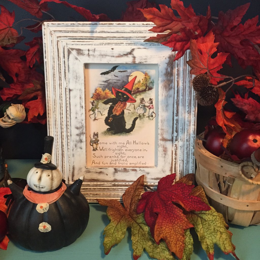 wbcstudios's tweet image. Happy Halloween!