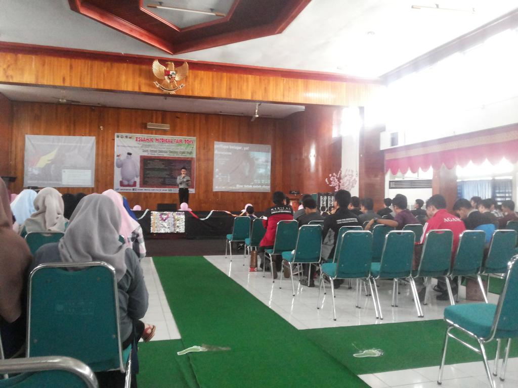 #now Pembukaan BISKUIT sudah dimulai nih @ Aula FKG Unand :) 
Merapat yaa bagi peserta yang belum datang^^ #imf2015