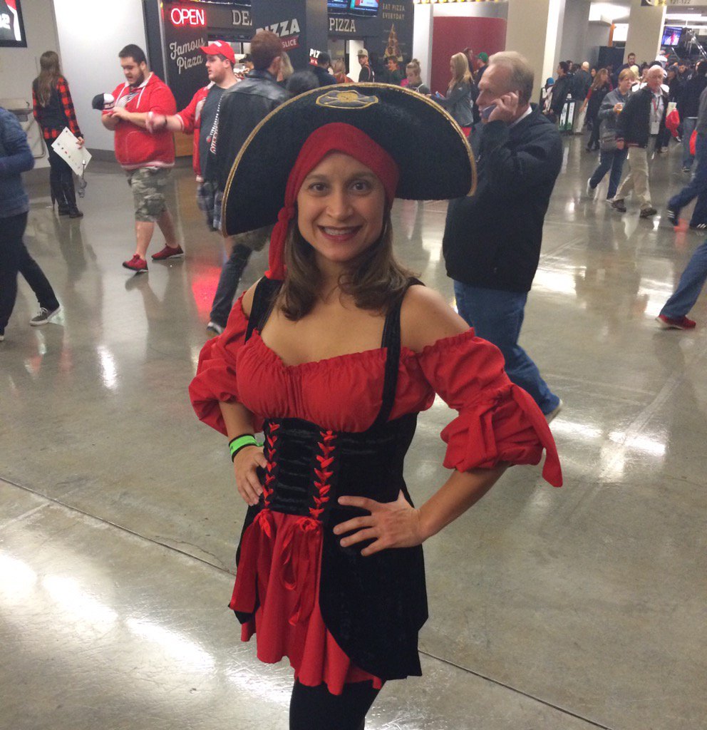 joules18pr's tweet photo. @CSNNW  #csnblazers #CSNHalloween https://t.co/CYBgpOYZv5