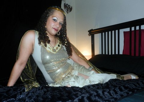 CYNTHIALOVESC1's tweet photo. Decided to be myself for Halloween this year! #GoddessofLove  #HappyHalloween https://t.co/nq4IFwz9so