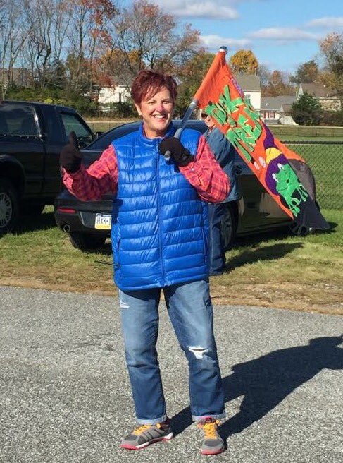 MrozHTprincipal's tweet photo. Great weather, fun parade at Hilltop. https://t.co/oYmTV0SE0z