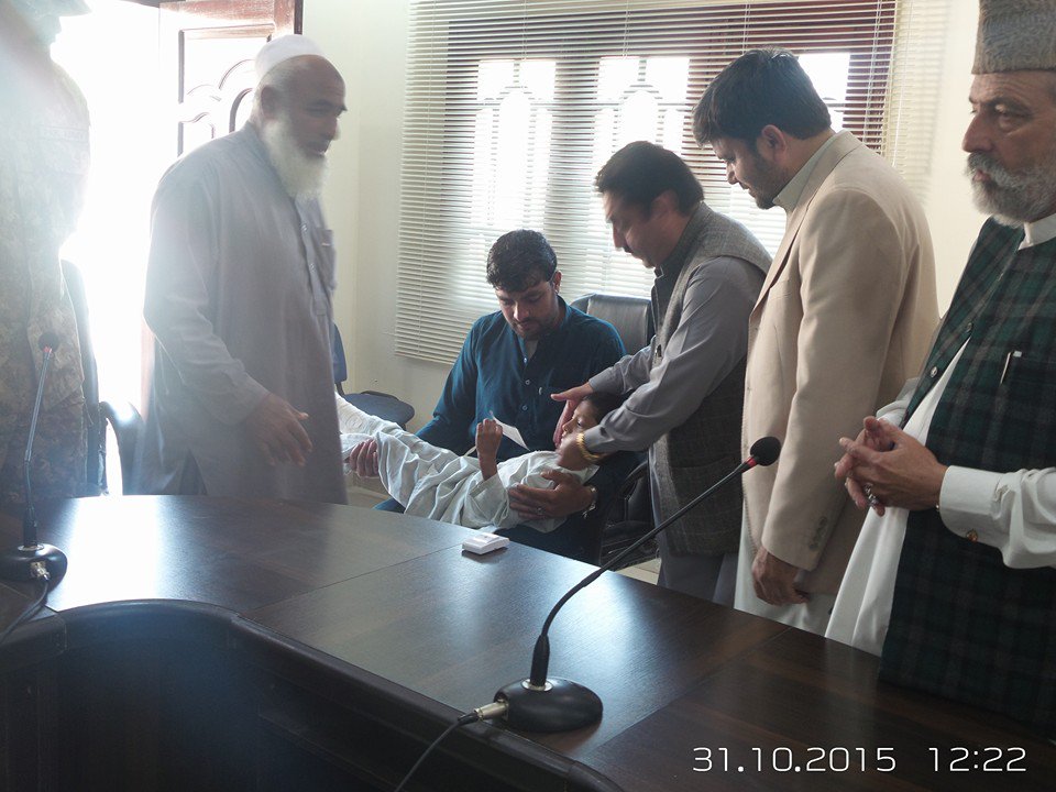 _KPUpdates's tweet photo. 2/2 Assistant Commissioner Battagram, Major of Pak Army, District Nazim &amp; MPA PK-59 were also present #earthquake https://t.co/tJABzF4rkA