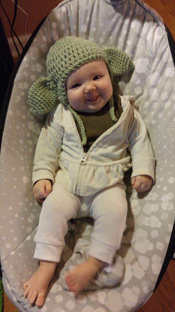 SandraSch216's tweet photo. My daughter as Yoda #MoreThanCute https://t.co/iJ9XFTbvky