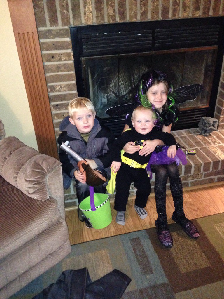 CBDungeon's tweet photo. Rainy Halloween here in Michigan but we persisted for an hour or so and let the kids get some candy goodness! https://t.co/RBm0Ikpkna