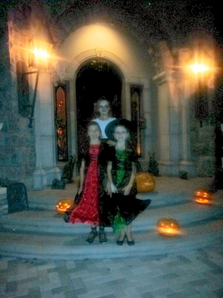 numanofficial's tweet image. Happy Halloween!!