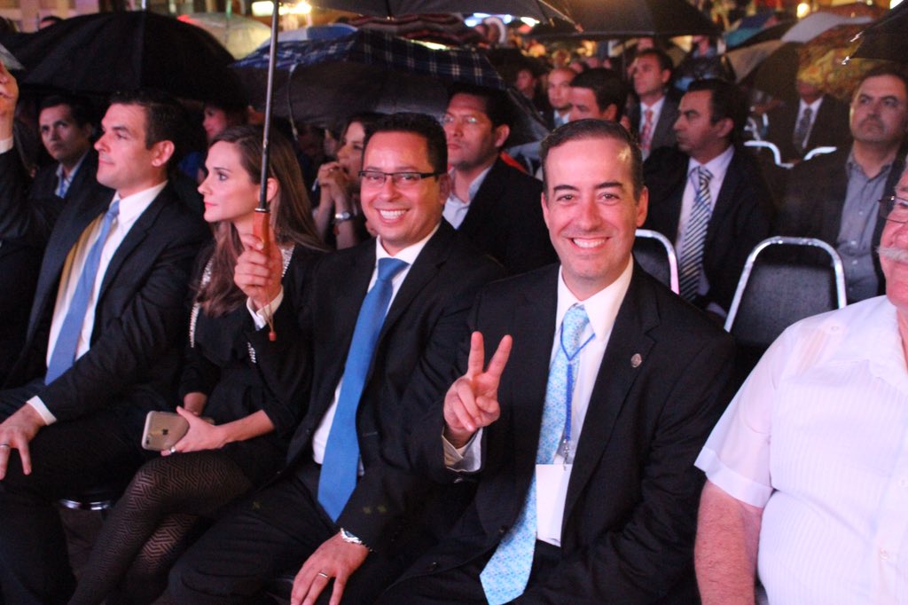 MauroGuerraNL's tweet photo. La lluvia son bendiciones, como las que llegan al @GobSanNicolas con el Gobierno de @VictorFuentesSN #VamosSN https://t.co/4J029v5Tnp