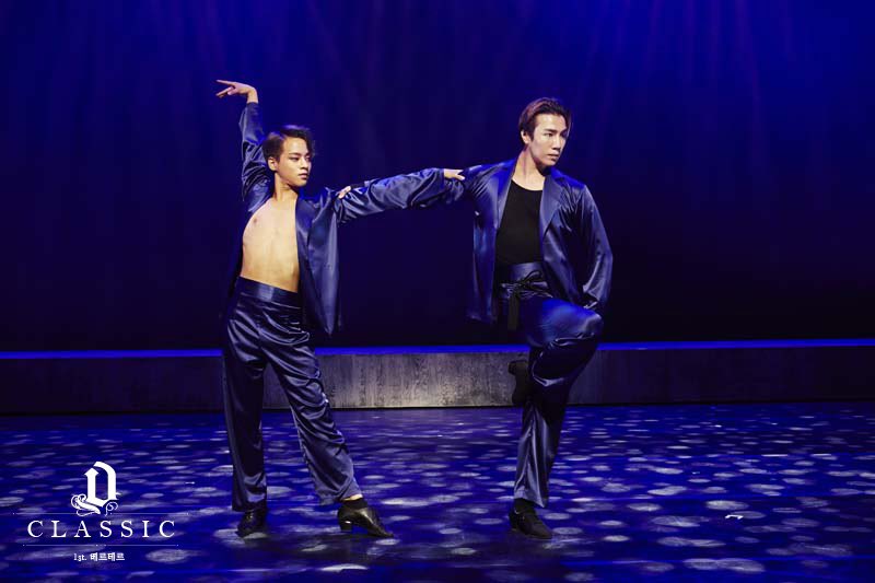 DClassic1st's tweet photo. #DClassic 1st #๋ฒ ๋ฅดํ
๋ฅด #๊ณต์ฐ์ฌ์ง ์ถ๊ฐ๊ณต๊ฐ! ๋ฉ์ง๋ค๋ฉ์ง๋ค๐ ์ค๋ ๋ง๊ณต! ๋์น์ง๋ง์ธ์! ๊ณต์ฐ์ฅ์์ ๊ธฐ๋ค๋ฆฌ๊ณ ์์ด์๐ https://t.co/i2wOSPnEVq https://t.co/sq08Mjboxj