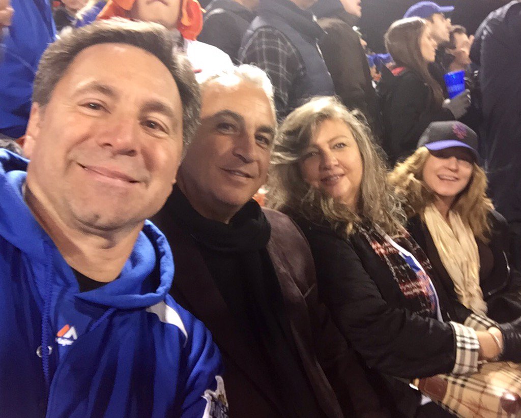 bellablue63's tweet photo. #CitiField #WorldSeries #LetsGoMets https://t.co/Bp2qYMfGQ4