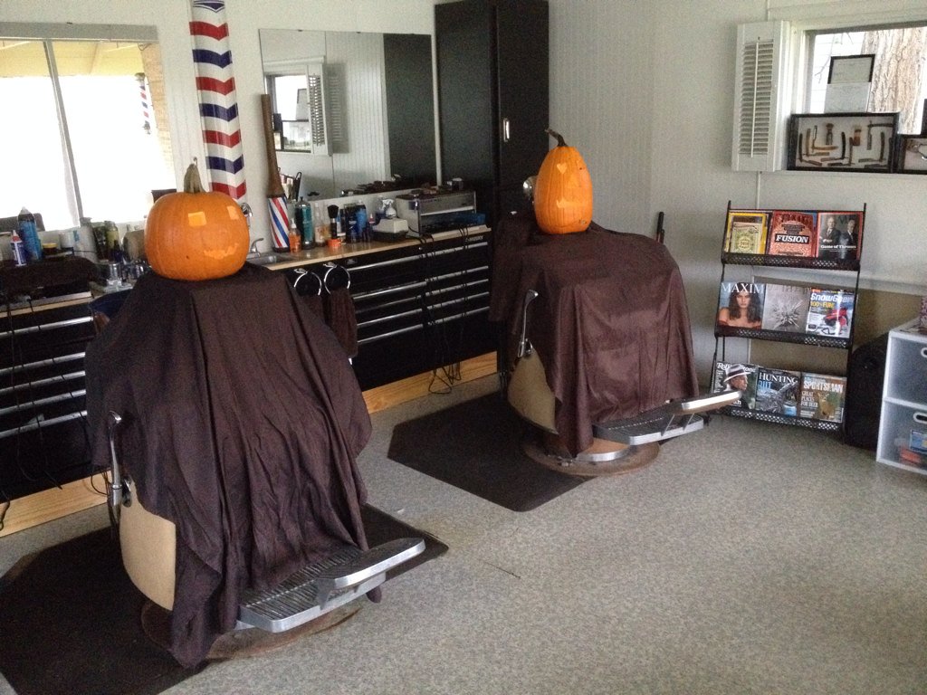 Happy Halloween from the West Side!!
#halloween #trickortreat #barberlife #pumpkincarving