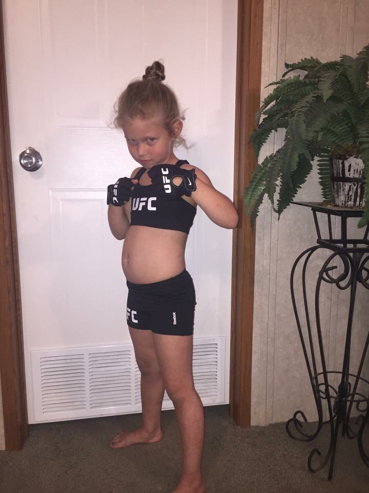 emberleann's tweet photo. #RondaRousey #UFC https://t.co/chsEVBvZUs
