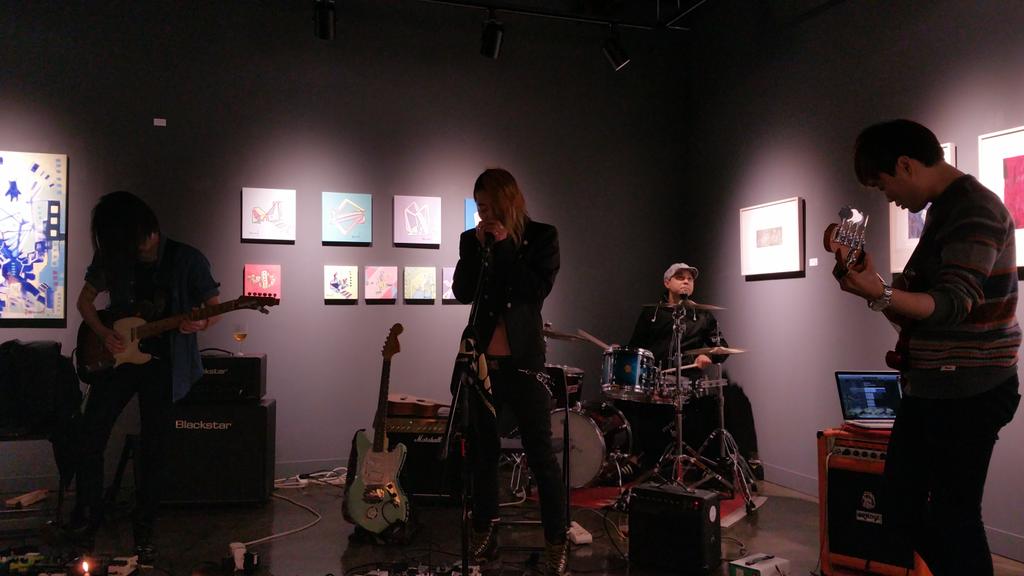 BonnieLou8's tweet photo. #BoRyungWhang Art opening & post punk #SmackSoft last nite #Munrae! @SmackSoft @Defnelson https://t.co/LaY0ZirPBI