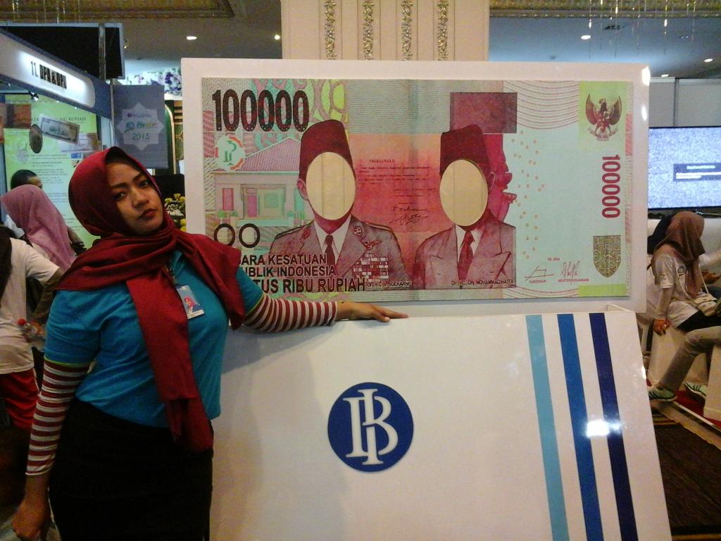 ERA_ALEX's tweet photo. @bank_indonesia #ISEF2015 seruuu bgddd makasih BI goodie bag nya, yuk yuk pd kesini dpt info plus hadiaaah dr BI https://t.co/llXhszOX3e