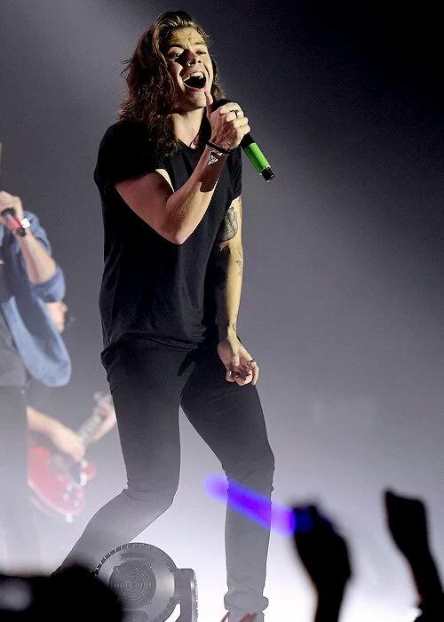 hellabelsx's tweet photo. Harry no show em Sheffield. (31.10.2015) #6 https://t.co/zvBI0C8rND