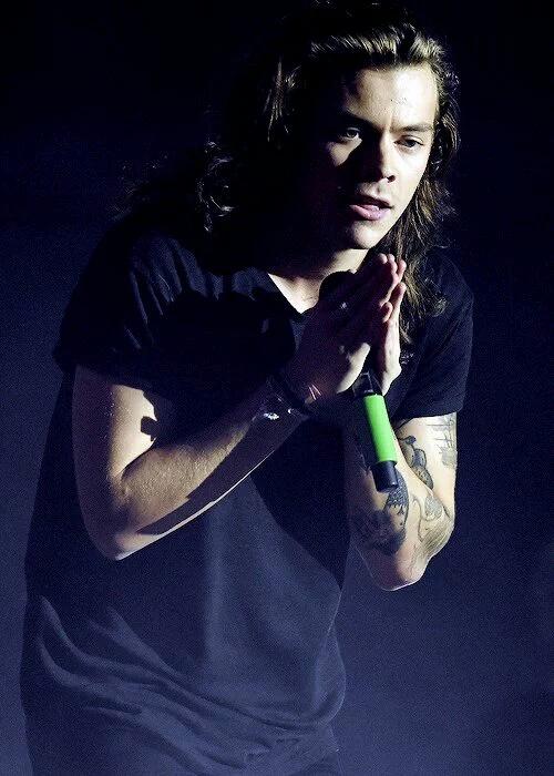 hellabelsx's tweet photo. Harry no show em Sheffield. (31.10.2015) #6 https://t.co/zvBI0C8rND