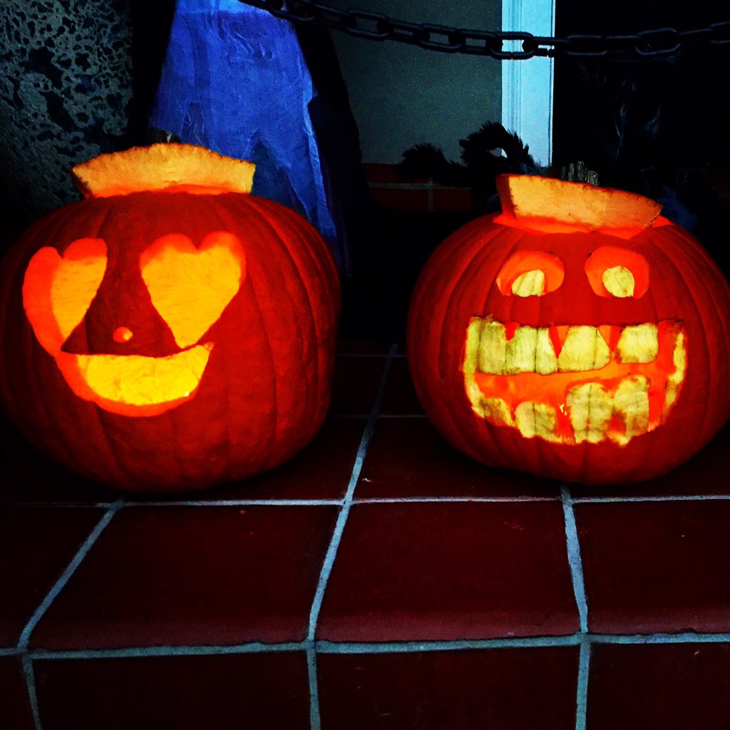Sunday_Supper's tweet photo. Happy Halloween!  #Halloween #CarvedPumpkins #jackolanterns https://t.co/0oyzElqOAY