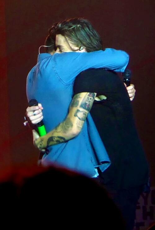 hellabelsx's tweet photo. Meninos no show em Sheffield. (31.10.2015) #11 https://t.co/JT6CddnrNs