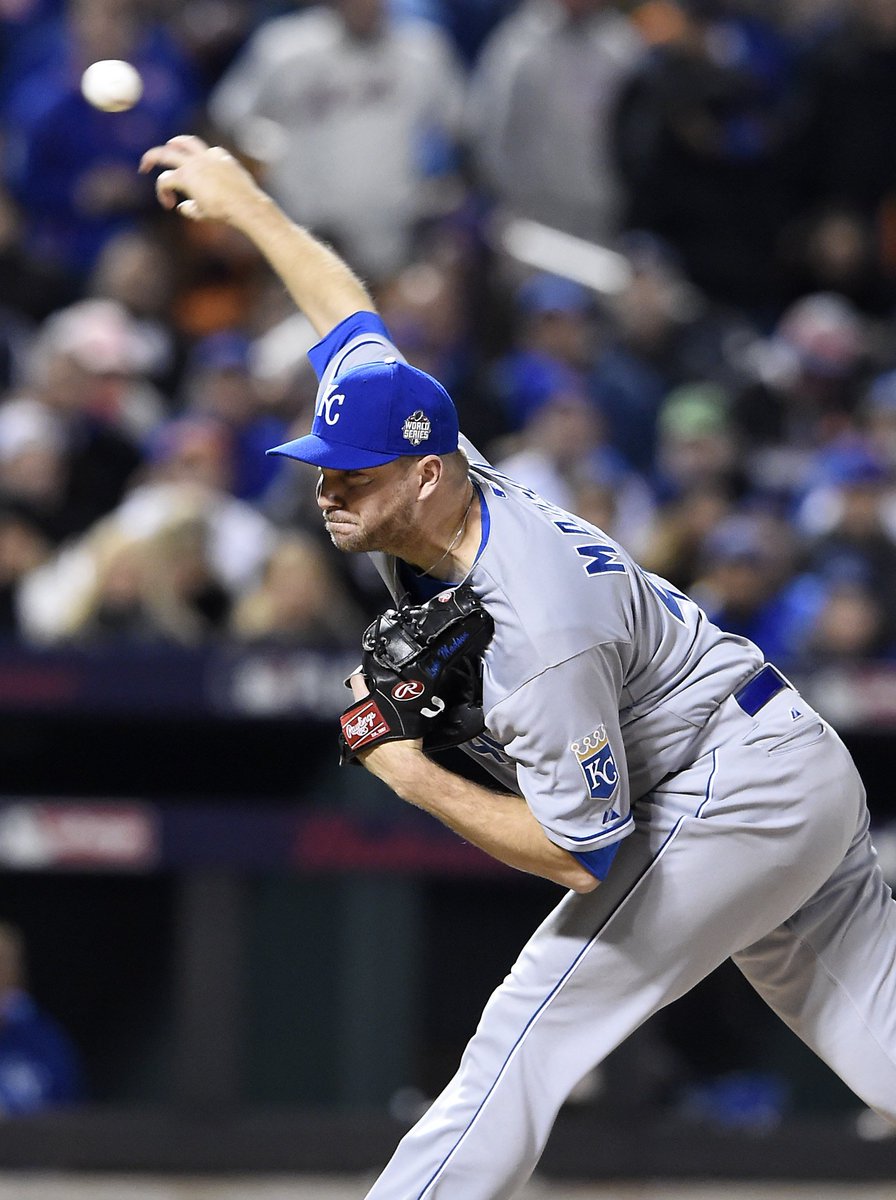 KCStar's tweet photo. #Royals win #WorldSeries Game 4 5-3. Star photos by Shane Keyser https://t.co/HG8JzMRcoF