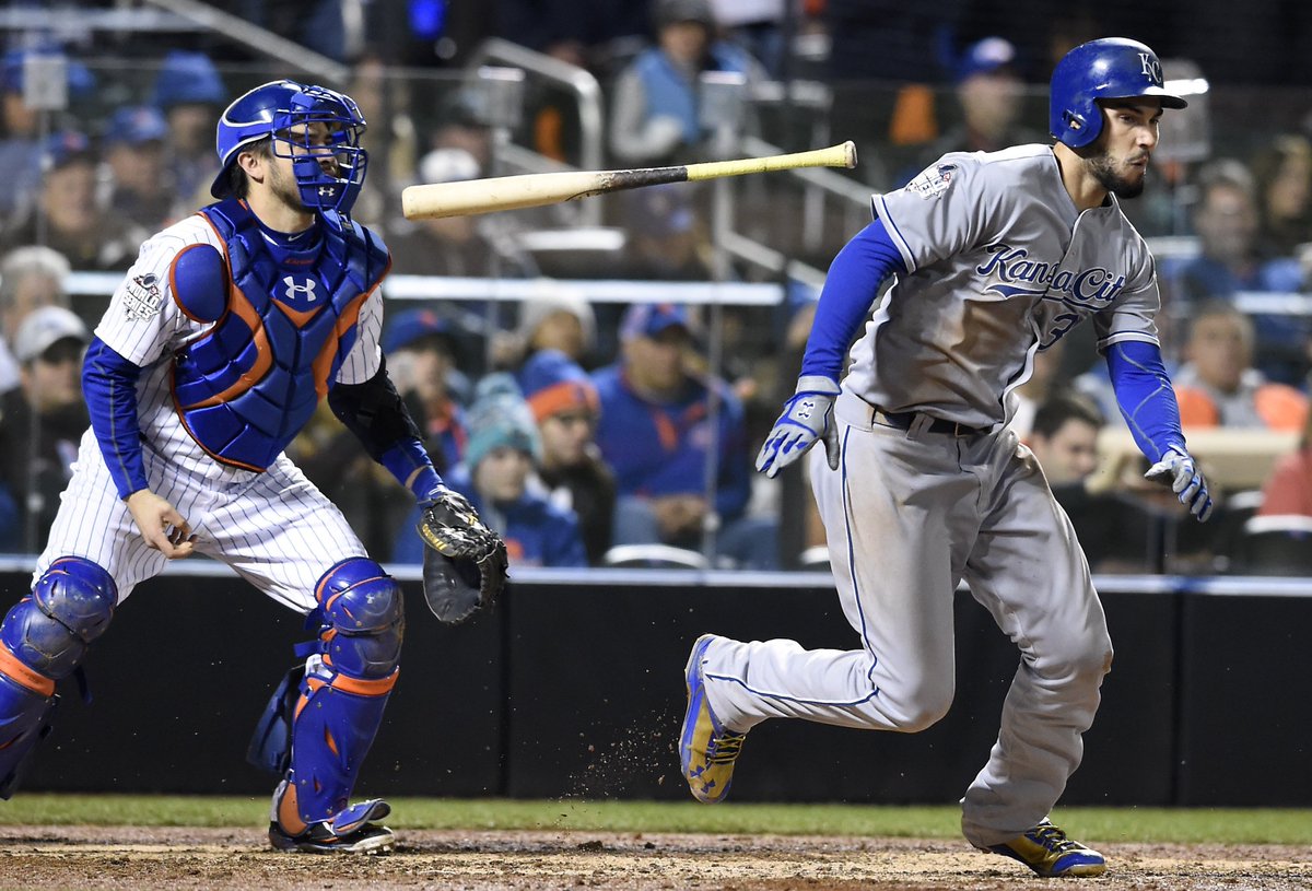 KCStar's tweet photo. #Royals win #WorldSeries Game 4 5-3. Star photos by Shane Keyser https://t.co/HG8JzMRcoF