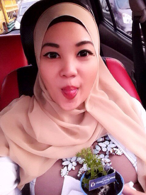Ryna_s's tweet photo. Kesenengan makan es krim pot 😄 https://t.co/qkwlOH4ppO