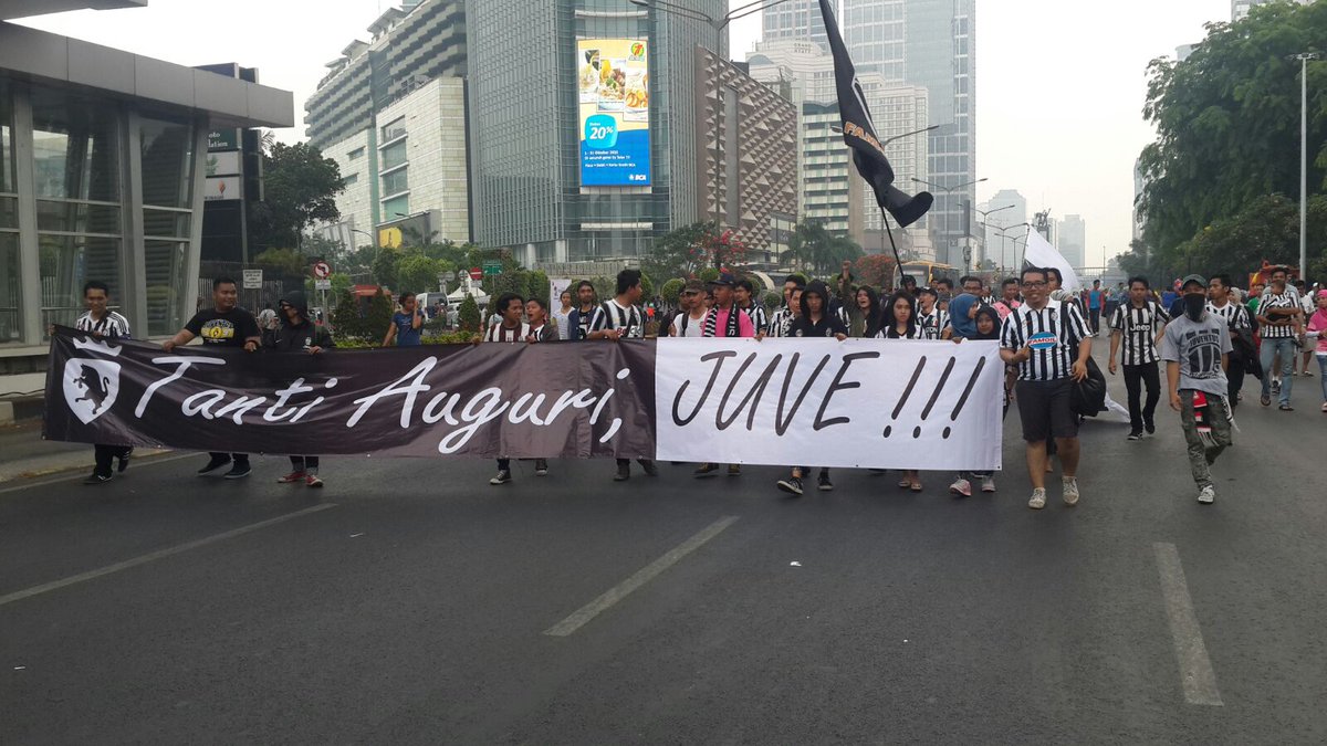 JuveKaskus's tweet photo. Happy birthday @juventusfcen 
Our Tribute to you With Indonesian Juventini #GreetingsFromIndonesia #118anniJuve https://t.co/hKdDBiN3ed