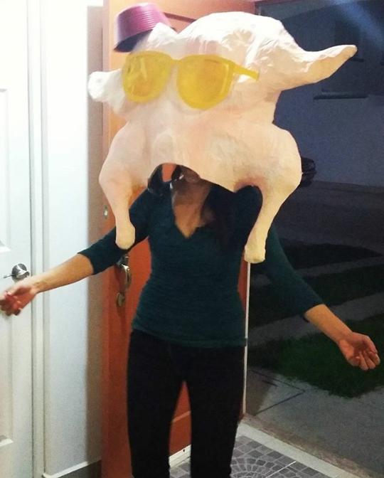 MnS_'s tweet image. I bet this will work. @CourteneyCox @MatthewPerry #costume #turkeyhead #friends